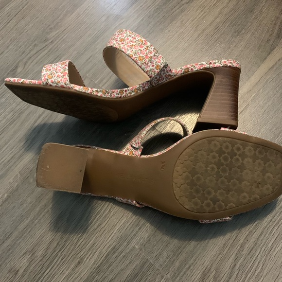 Kelly and Katie floral heels - Picture 5 of 7